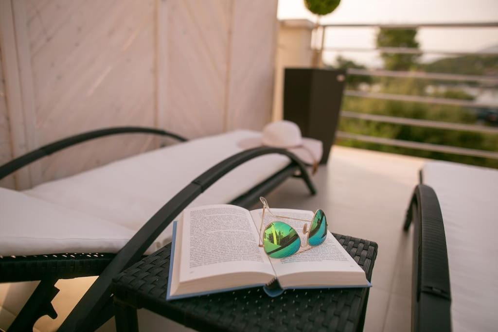 Villa Kora - Luxury Holiday Apartments Lumbarda Luaran gambar