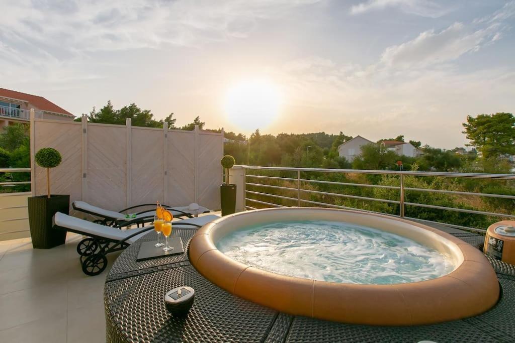 Villa Kora - Luxury Holiday Apartments Lumbarda Luaran gambar