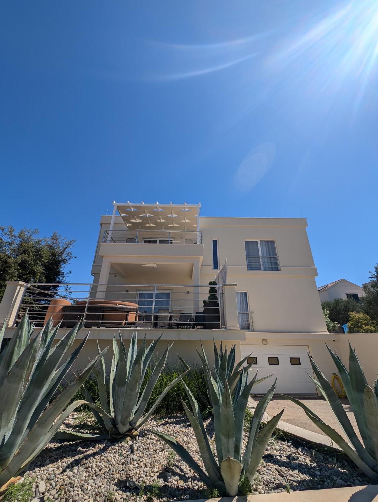 Villa Kora - Luxury Holiday Apartments Lumbarda Luaran gambar